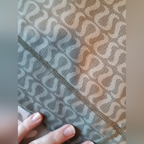 Lulu🍋 size6Bermuda shorts, excellent condition - Picture 4 of 9